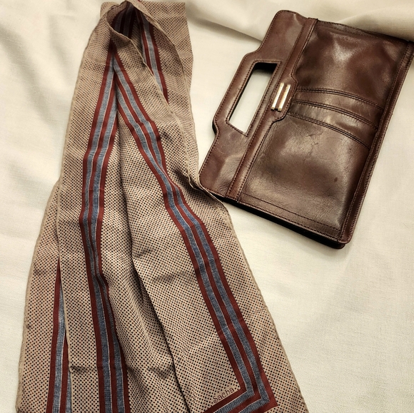 Vintage Unbranded Very Good Burgundy Brown Clutch & Silk Sacha Scarf, $39 - Picture 4 of 12